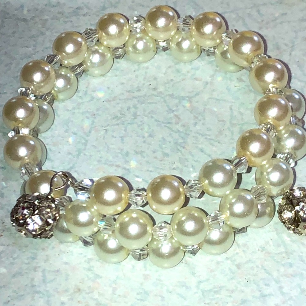 Beautiful faux pearl bracelet - Picture 2 of 2